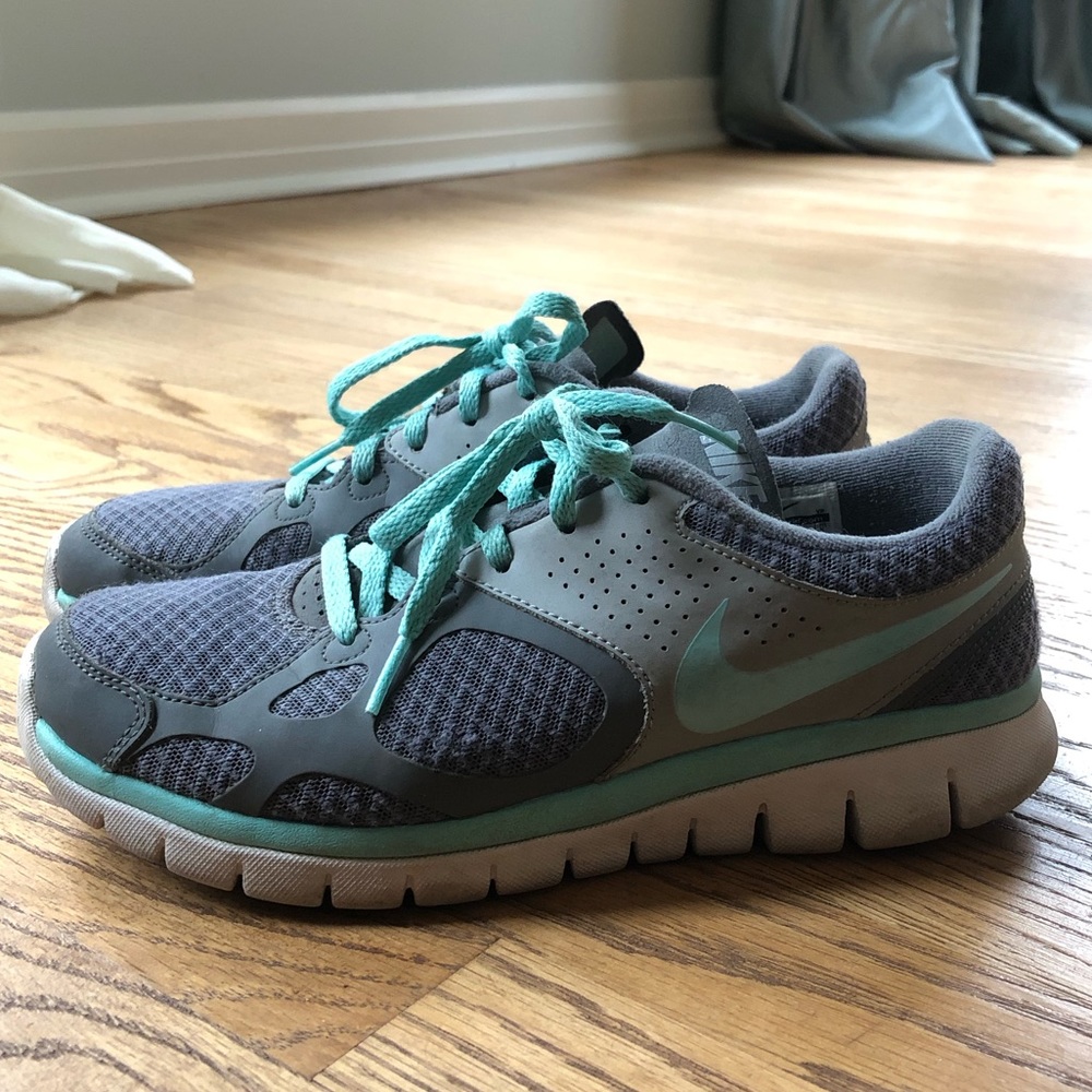 Cute Nike Sneakers in great condition!